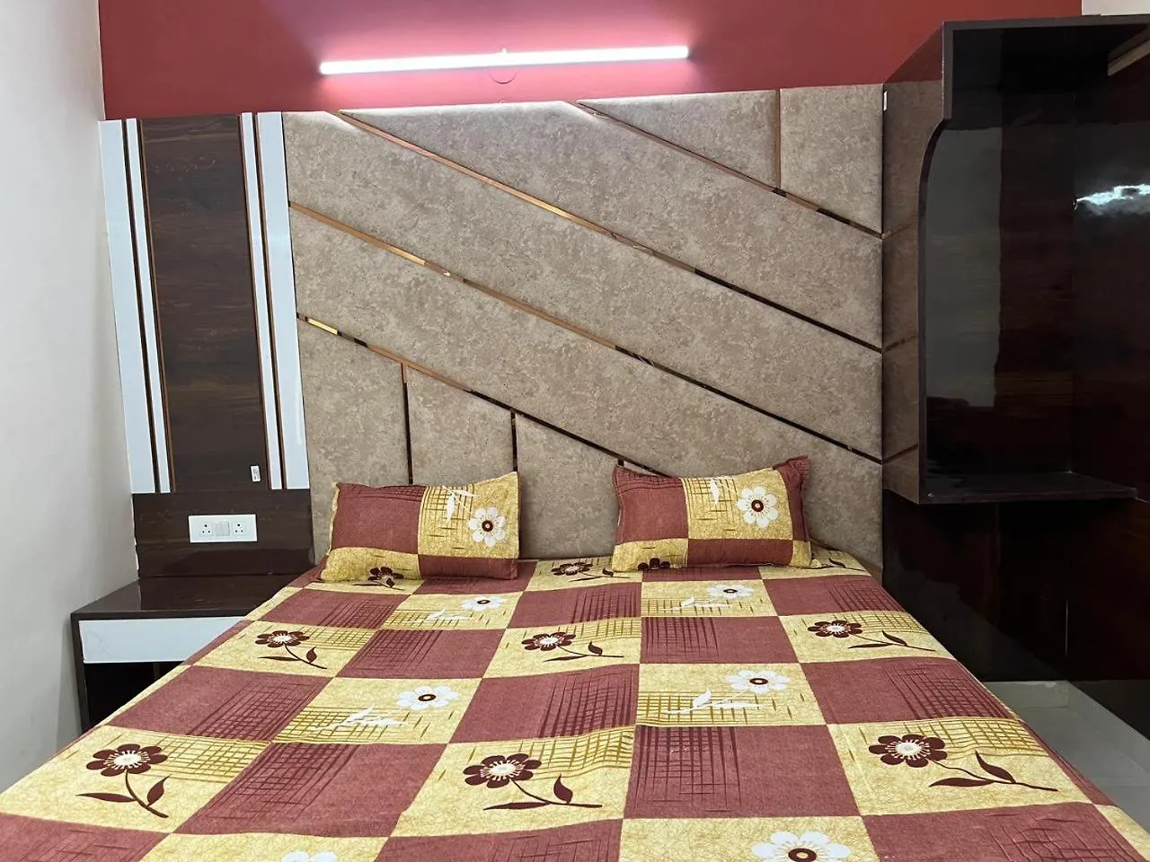 **  Hotel Jyoti Deluxe Delhi  India